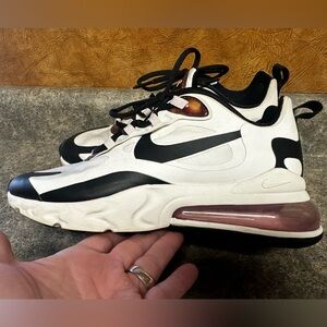 Women’s 9 Nike Air 270 C Black and White Shoes